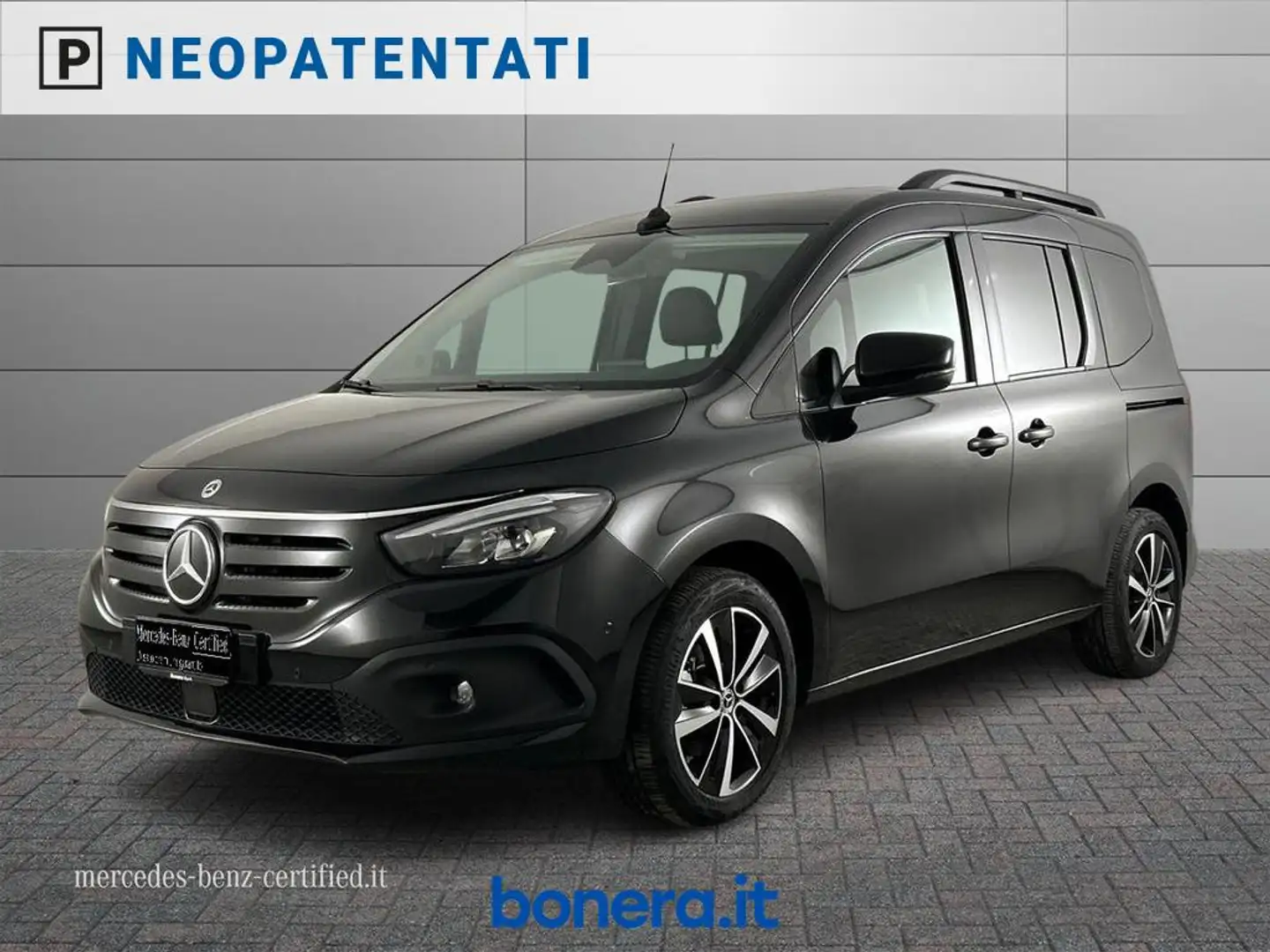 Mercedes-Benz EQT 200 Schwarz - 1