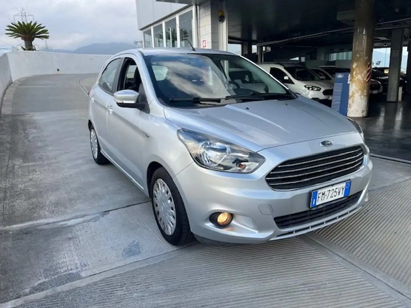 Ford Ka/Ka+ Ka III + 2017 5p Ka + 1.2 70cv Argent - 1