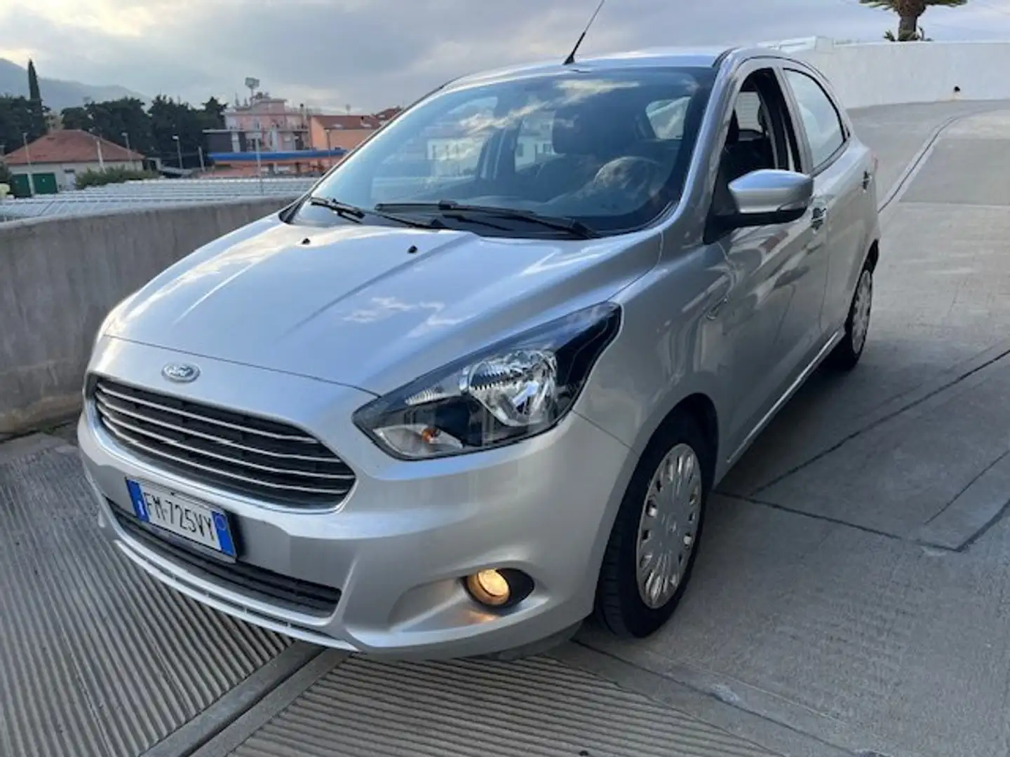 Ford Ka/Ka+ Ka III + 2017 5p Ka + 1.2 70cv Argent - 2