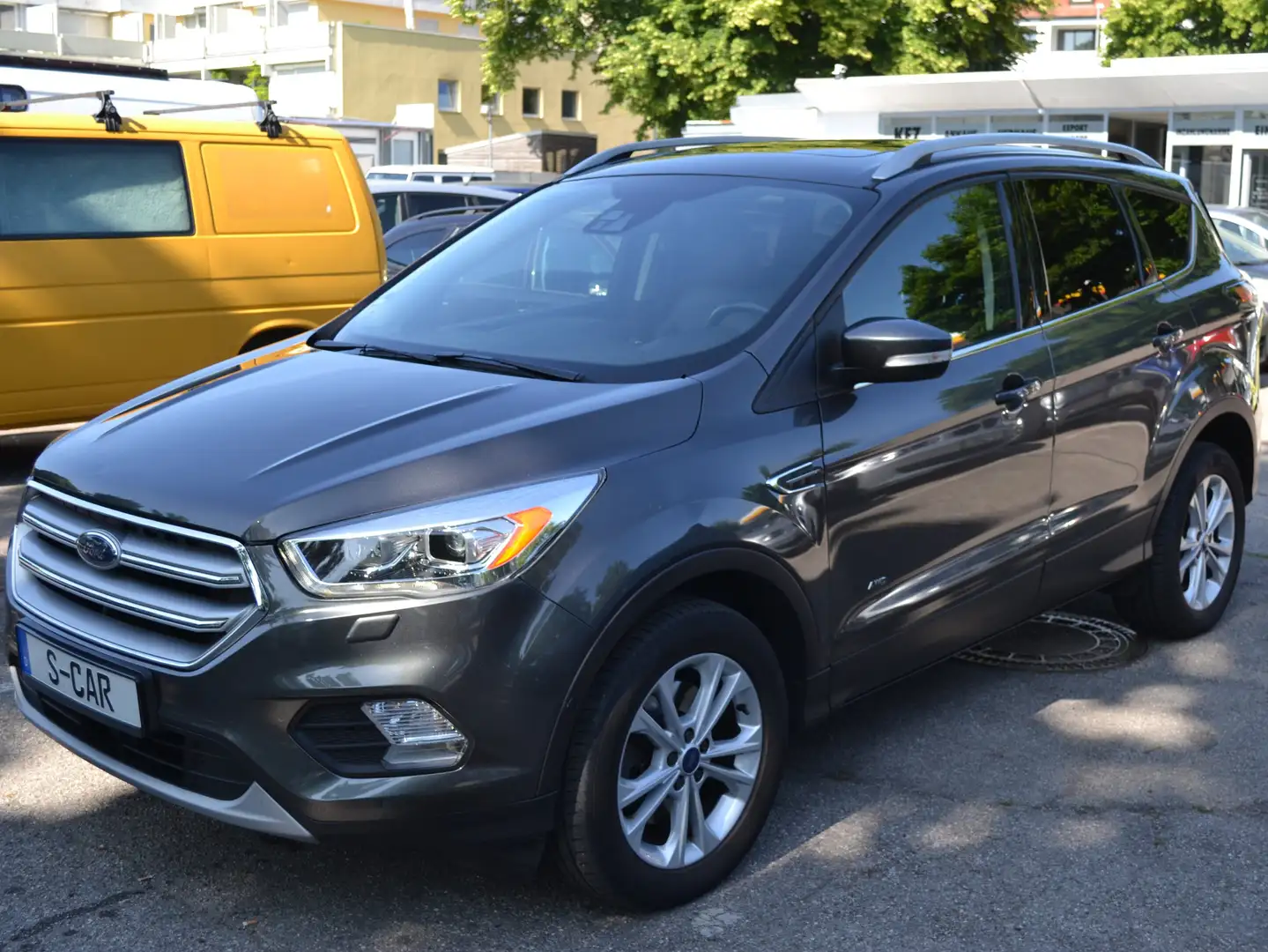 Ford Kuga Titanium Automatic Euro6 Grau - 1