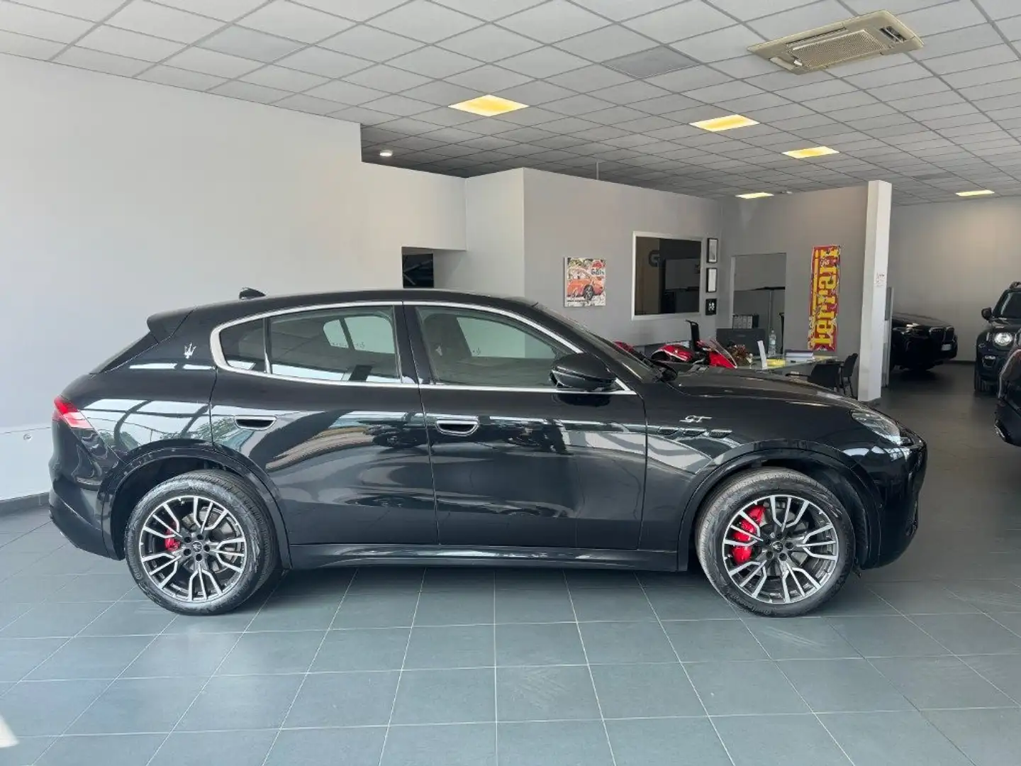 Maserati Grecale MHEV 300 CV AWD GT Nero - 2