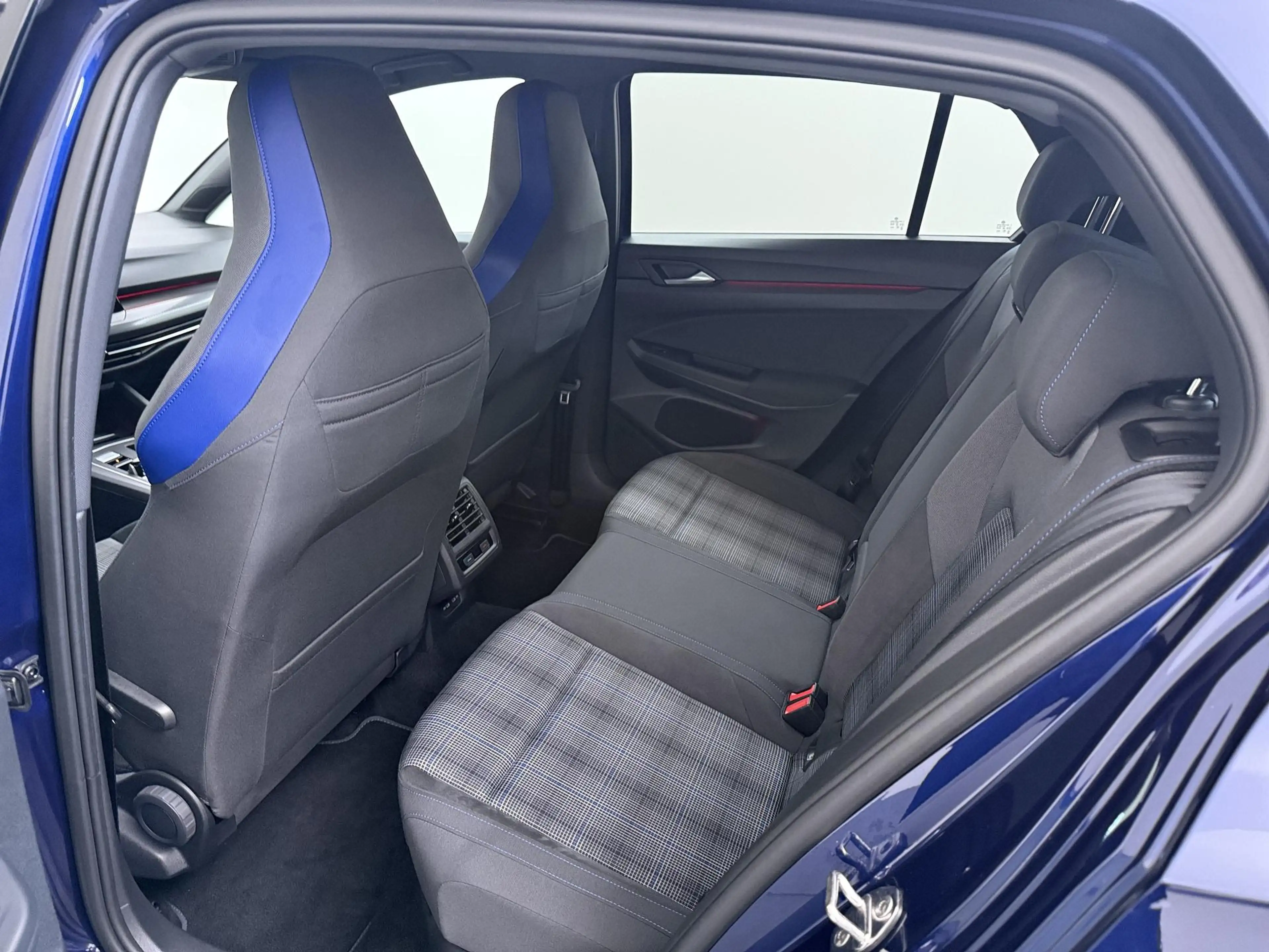 Volkswagen Golf GTE 1.4 eHybrid | Adapt. Cruise | Keyless Entry | Navi — photo 14