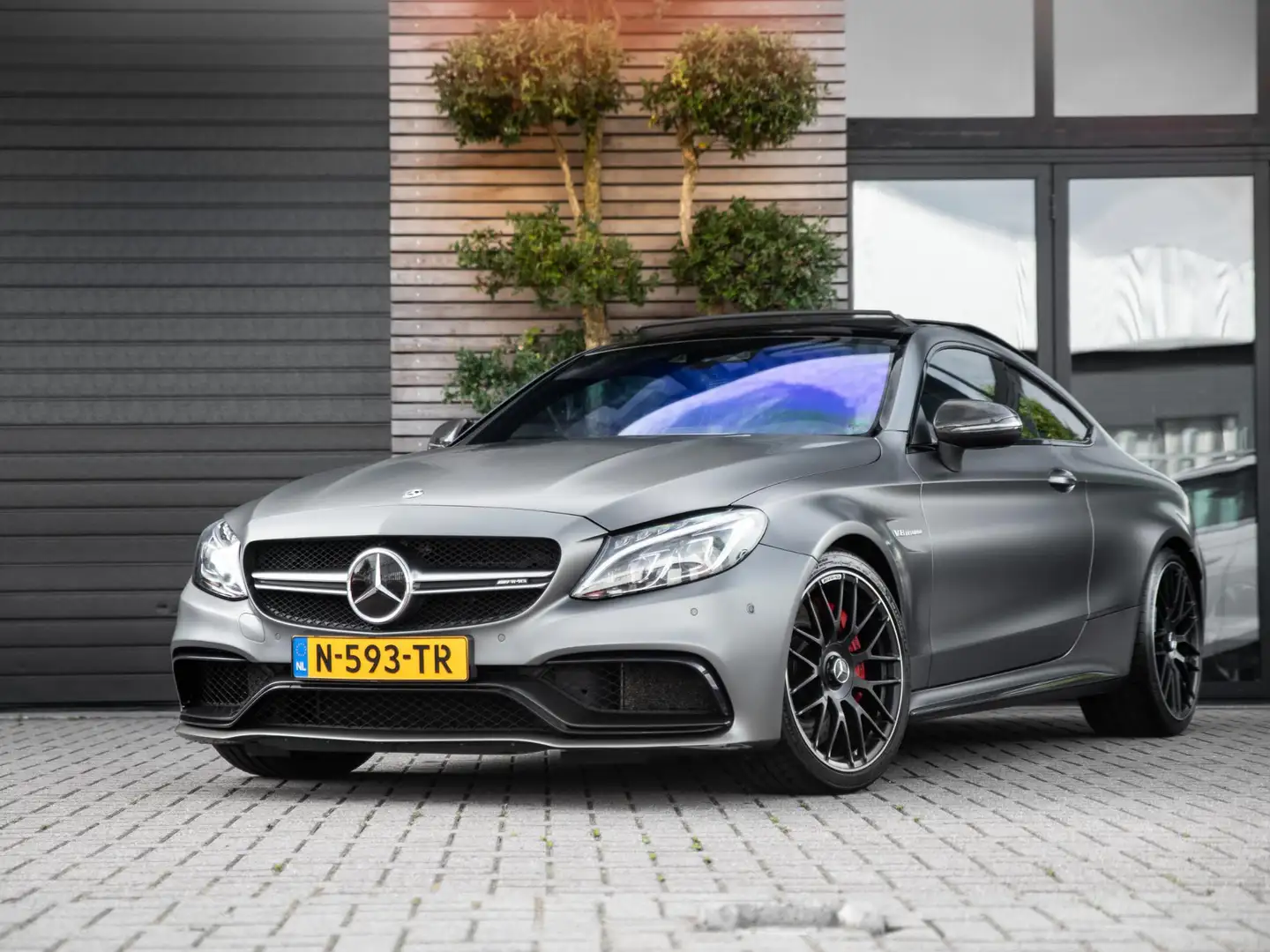 Mercedes-Benz C 63 AMG Coupé S Pano Schaal Burmester Memory Grijs - 1