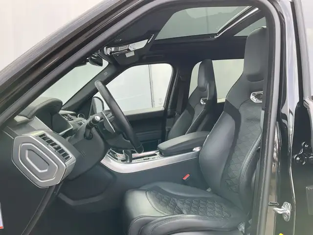Land Rover Range Rover Sport view 3