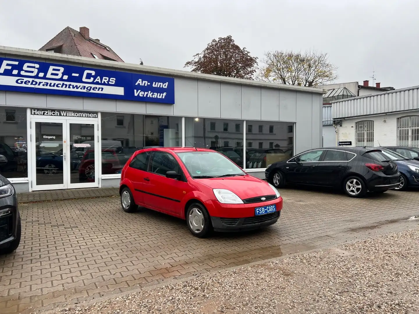 Ford Fiesta 1.3 51kW Futura Rot - 1