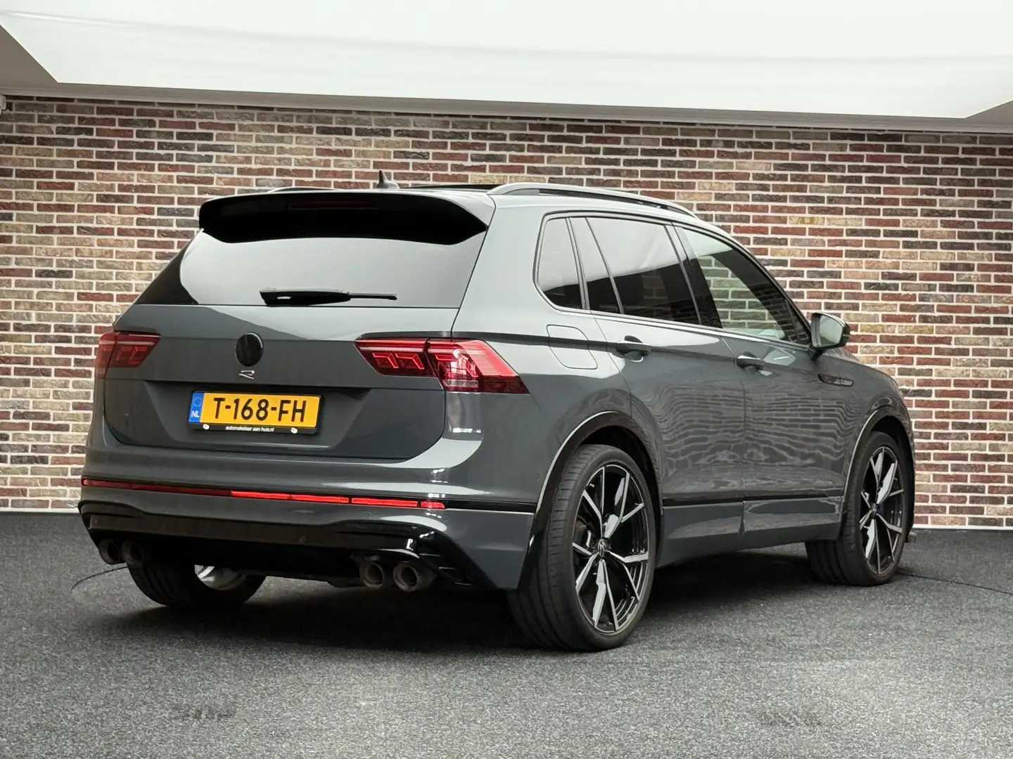 Volkswagen Tiguan 2.0 TSI R 75 Edition 4Motion | Akrapovic| Dak| Hea Grijs - 2