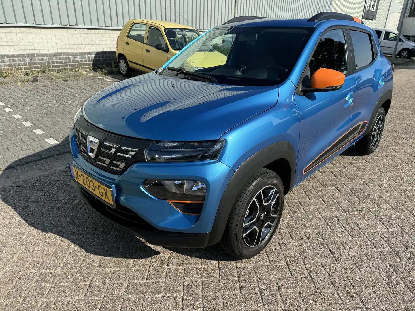Dacia Spring Comfort Plus Blauw - 1
