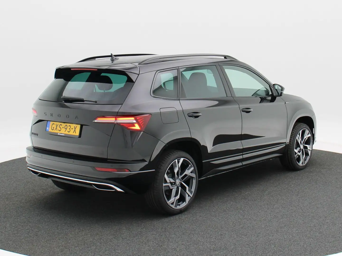 Skoda Karoq Sportline Business 1.5 TSi 150 Pk Automaat | Adapt Zwart - 2