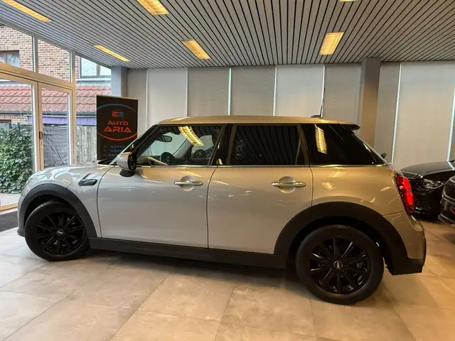 MINI Hatch view 6