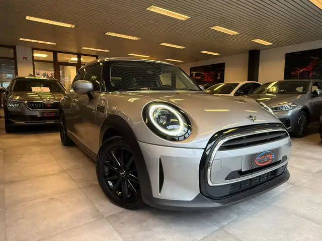 MINI Hatch view 3