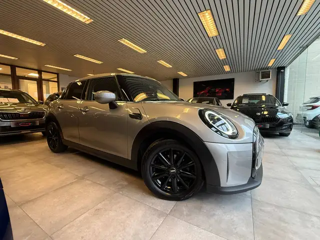 MINI Hatch view 4