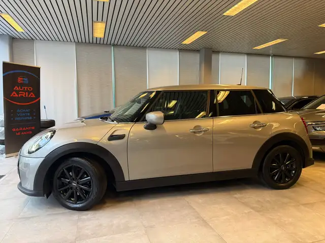 MINI Hatch view 2