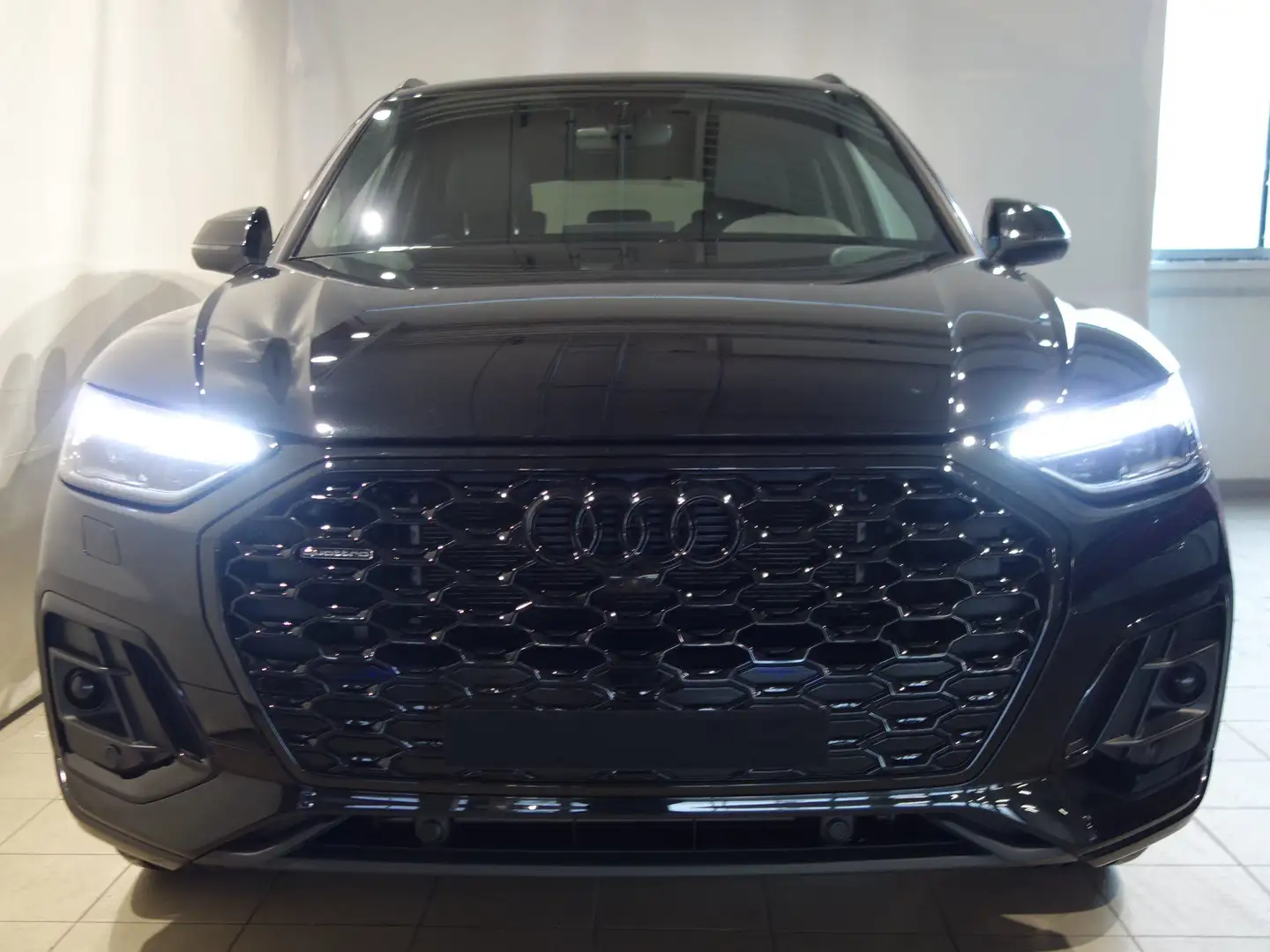 Audi Q5 55 TFSI e quattro S line Schwarz - 2