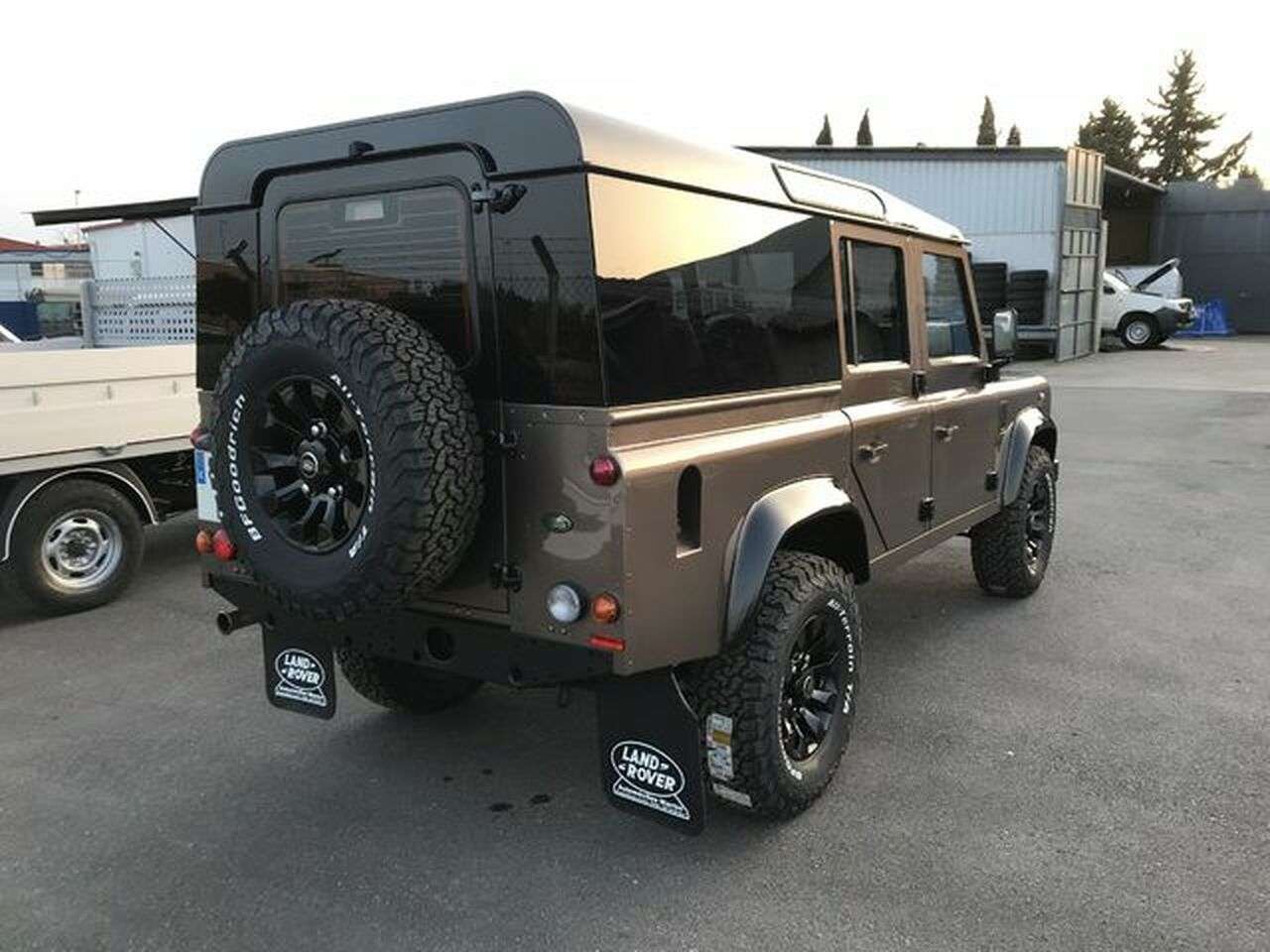 Land Rover Defender 110 SW E - foto 1