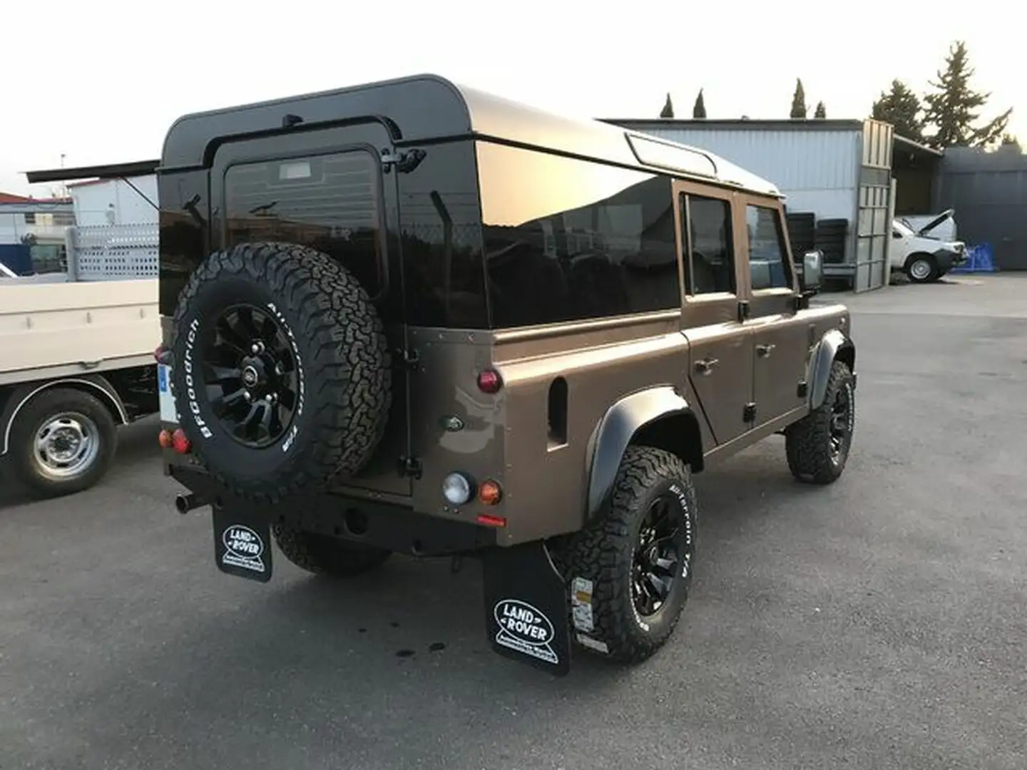 Land Rover Defender 110 SW E - 1