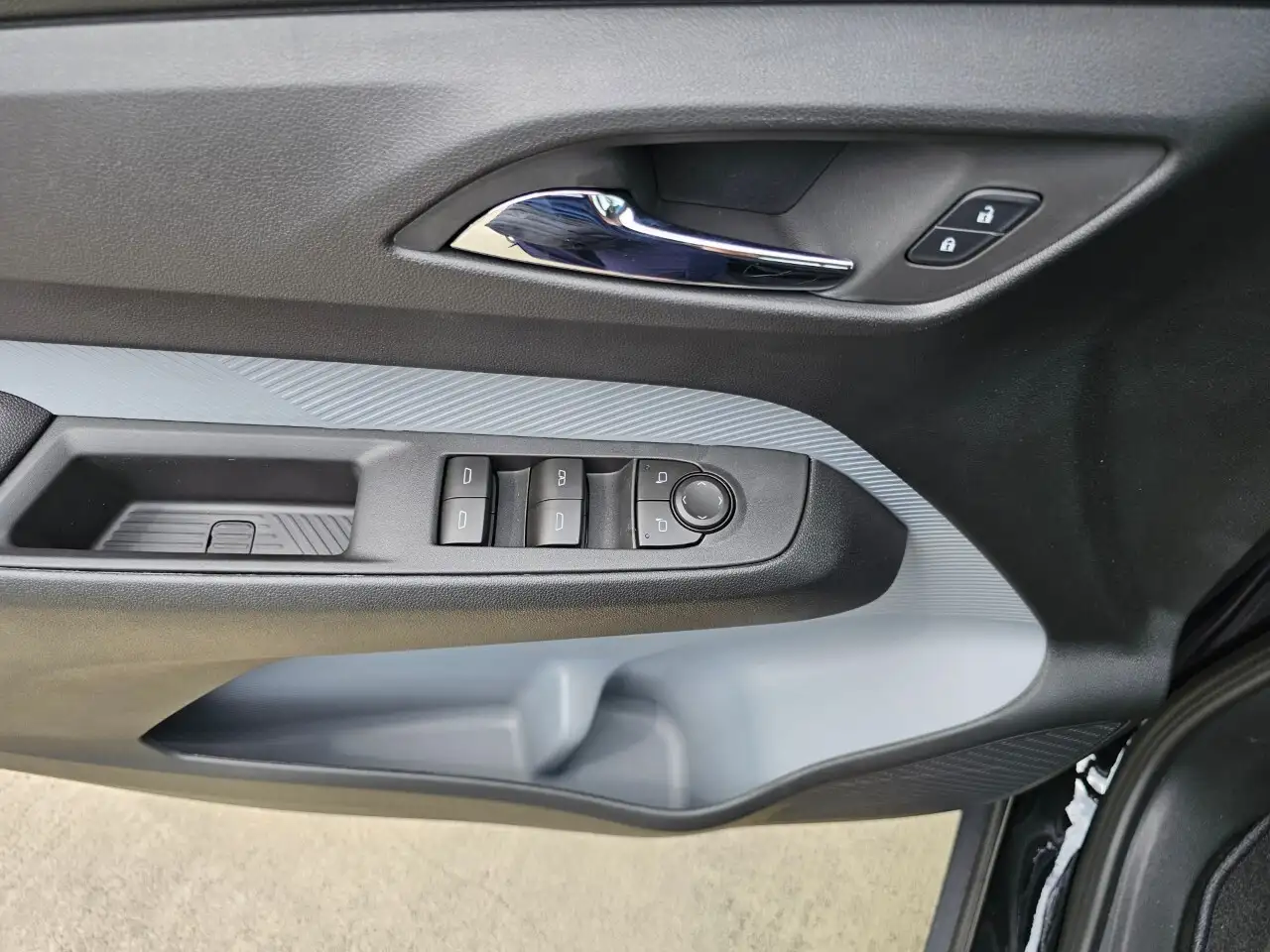 Chevrolet Bolt photo Chevrolet Bolt
