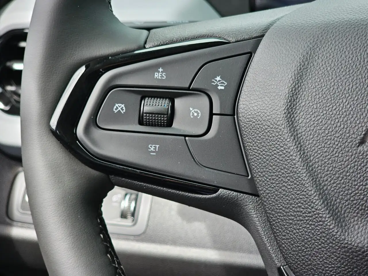 Chevrolet Bolt photo Chevrolet Bolt