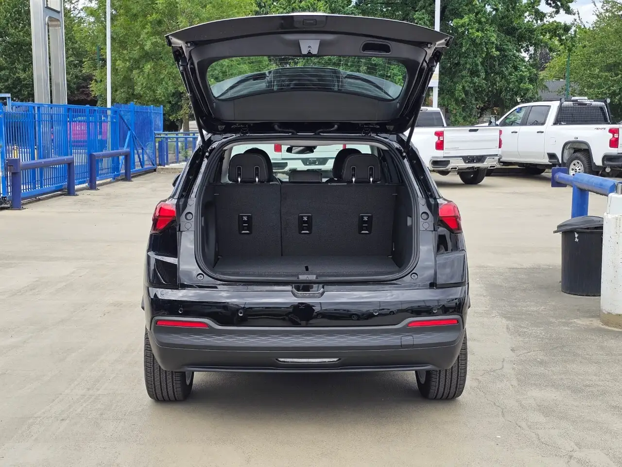Chevrolet Bolt photo Chevrolet Bolt