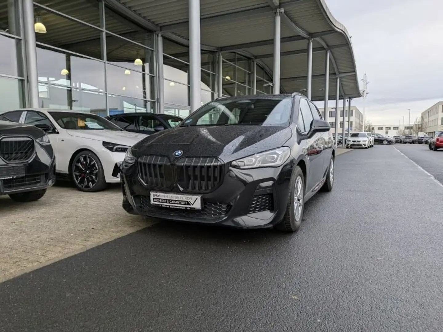 BMW 220 i Active Tourer M Sport Glasdach. AHK. HeadUp Noir - 2