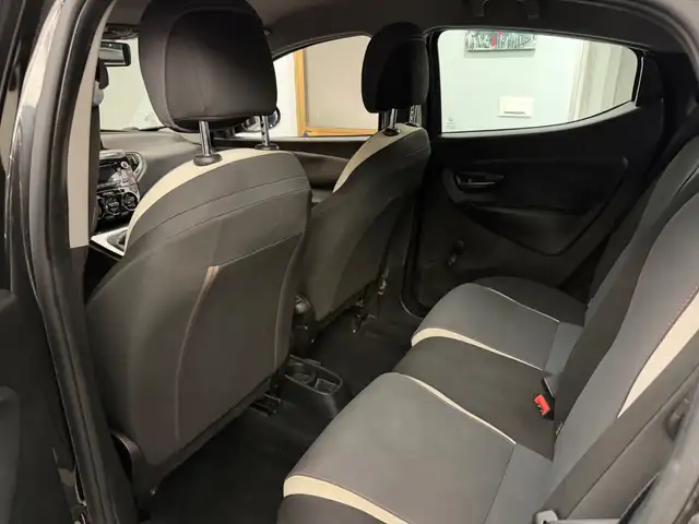Lancia Ypsilon view 11