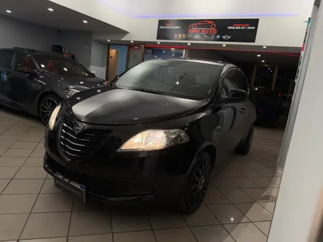 Lancia Ypsilon view 3
