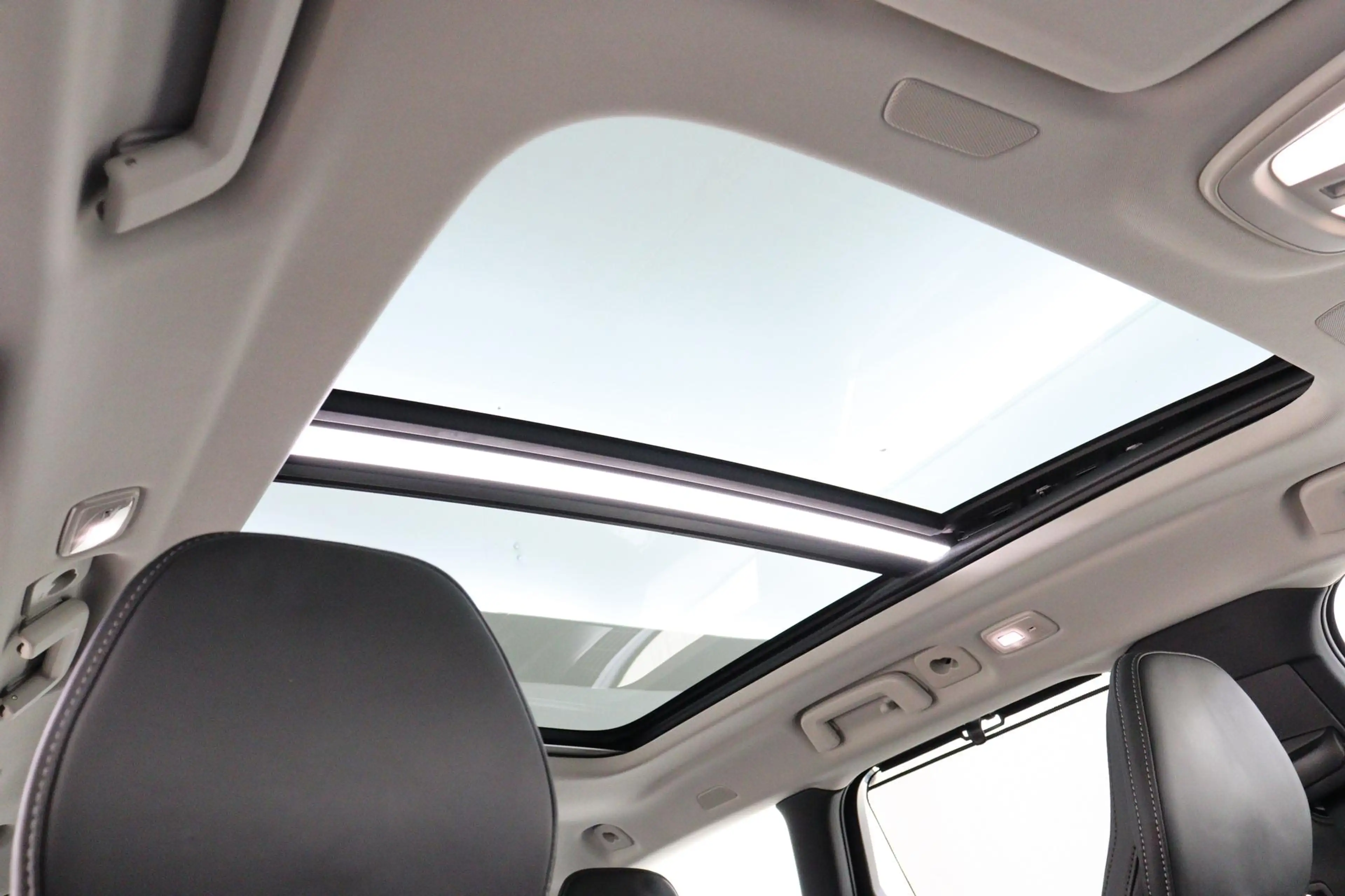 Volvo V90 T8 PLUG-IN HYBRID AWD ULTRA EXECUTIVE EDITION -PAN — photo 12