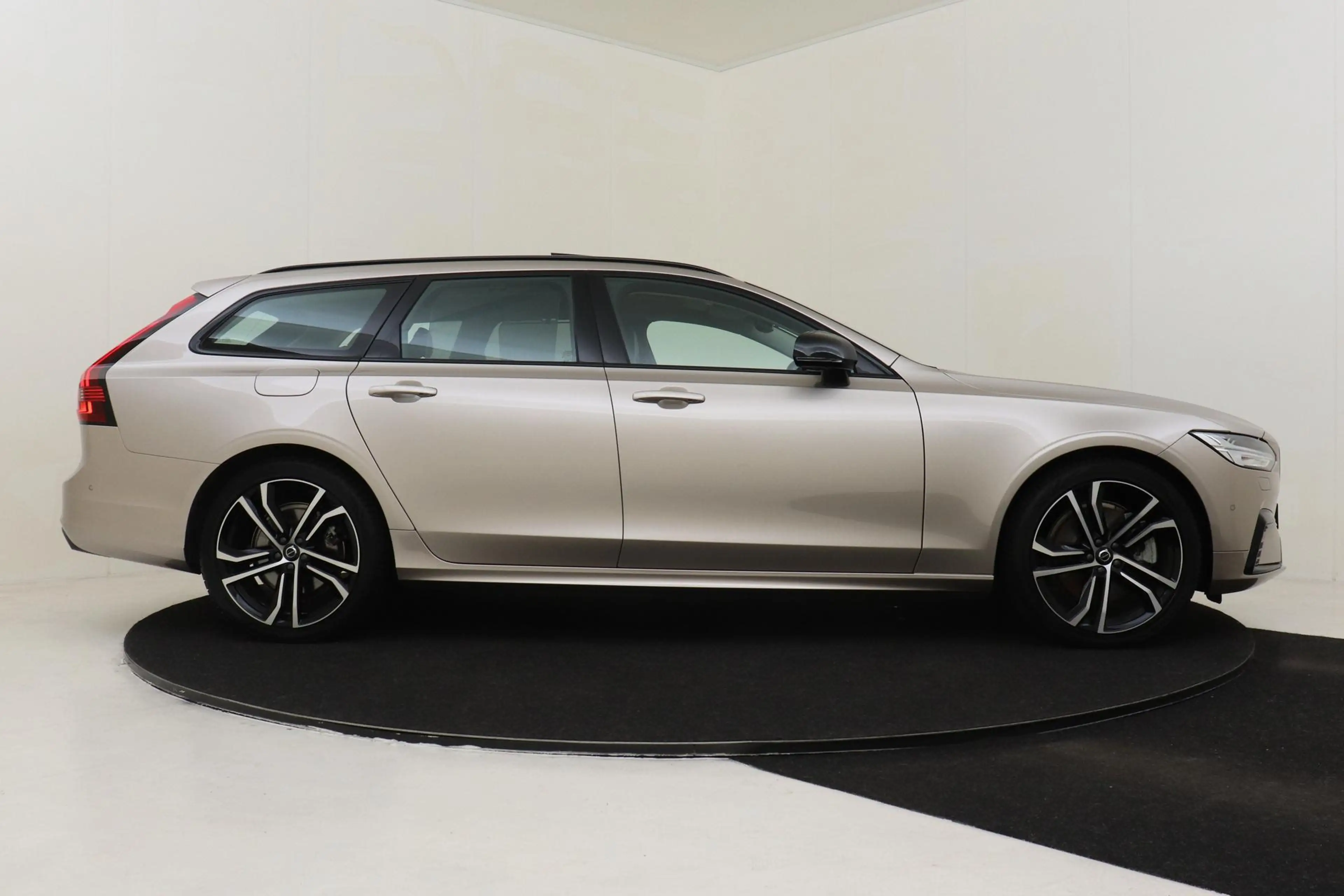 Volvo V90 T8 PLUG-IN HYBRID AWD ULTRA EXECUTIVE EDITION -PAN — photo 13
