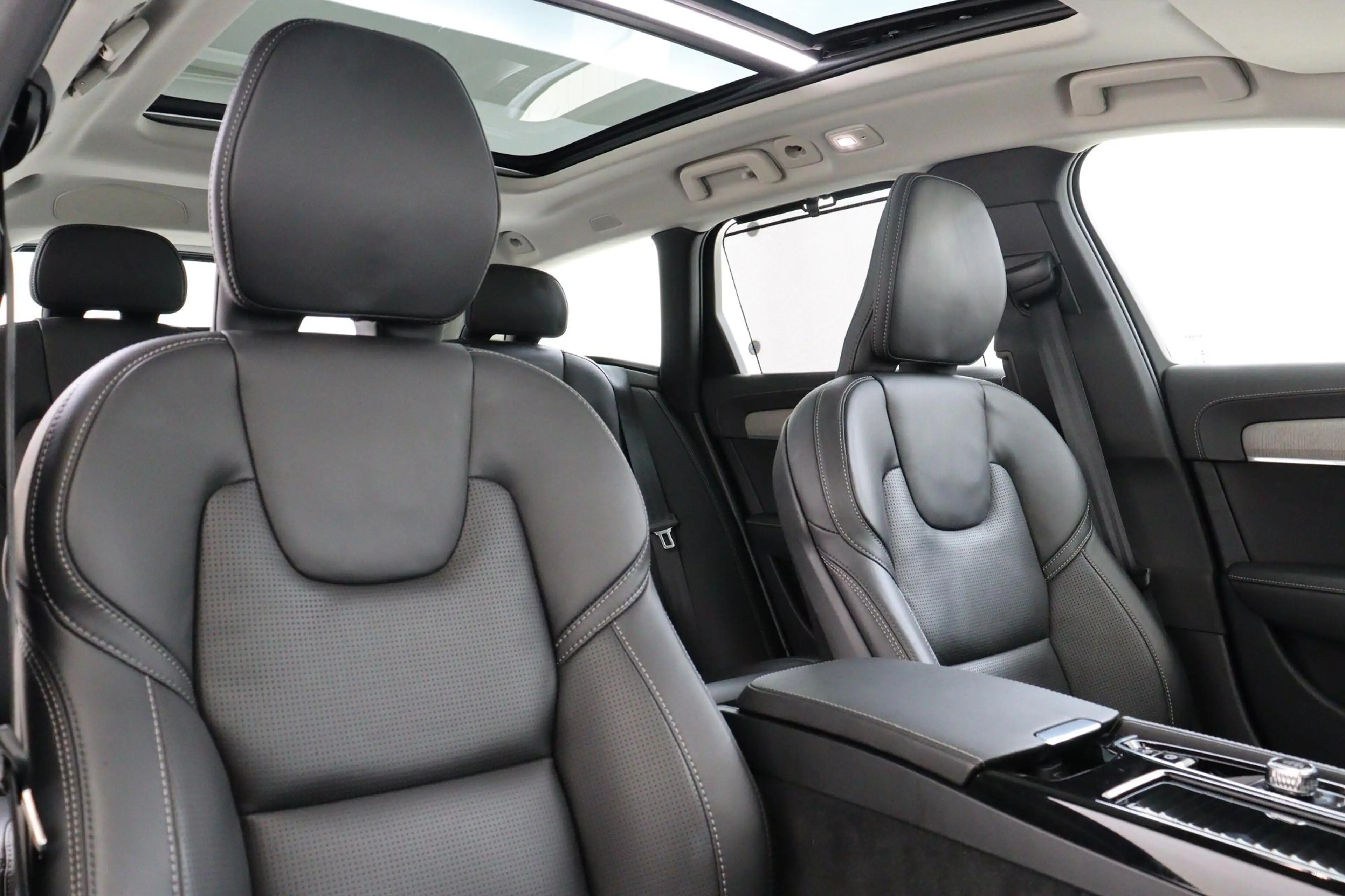 Volvo V90 T8 PLUG-IN HYBRID AWD ULTRA EXECUTIVE EDITION -PAN — photo 14