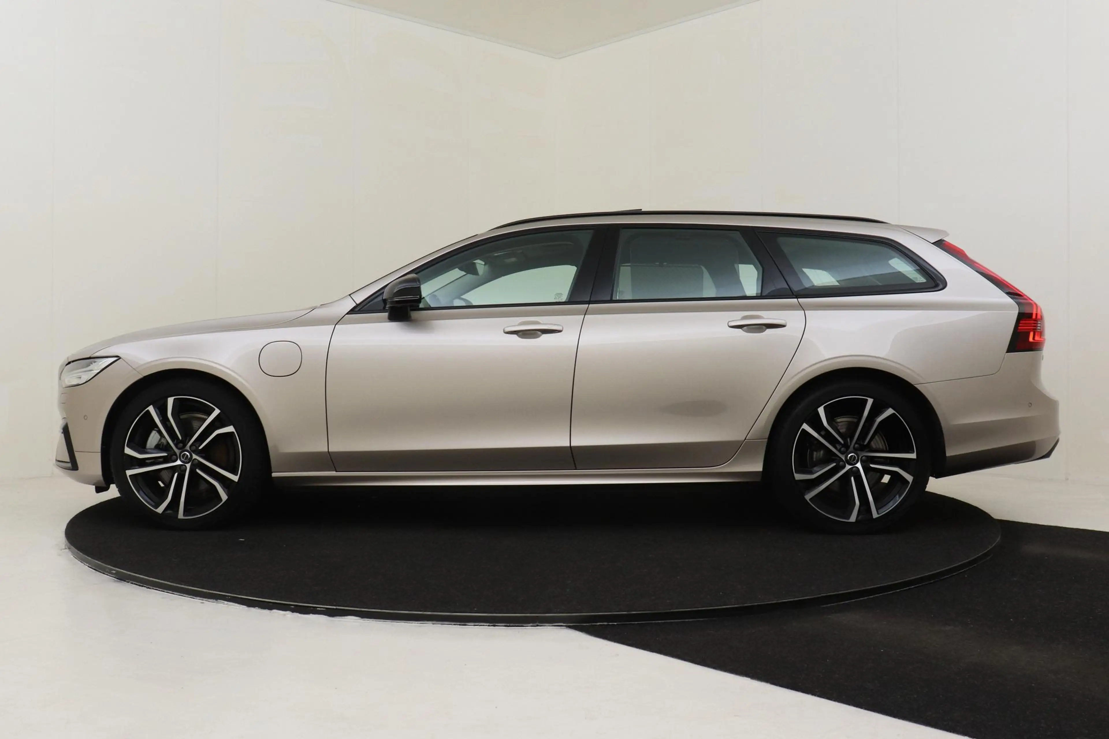 Volvo V90 T8 PLUG-IN HYBRID AWD ULTRA EXECUTIVE EDITION -PAN — photo 7