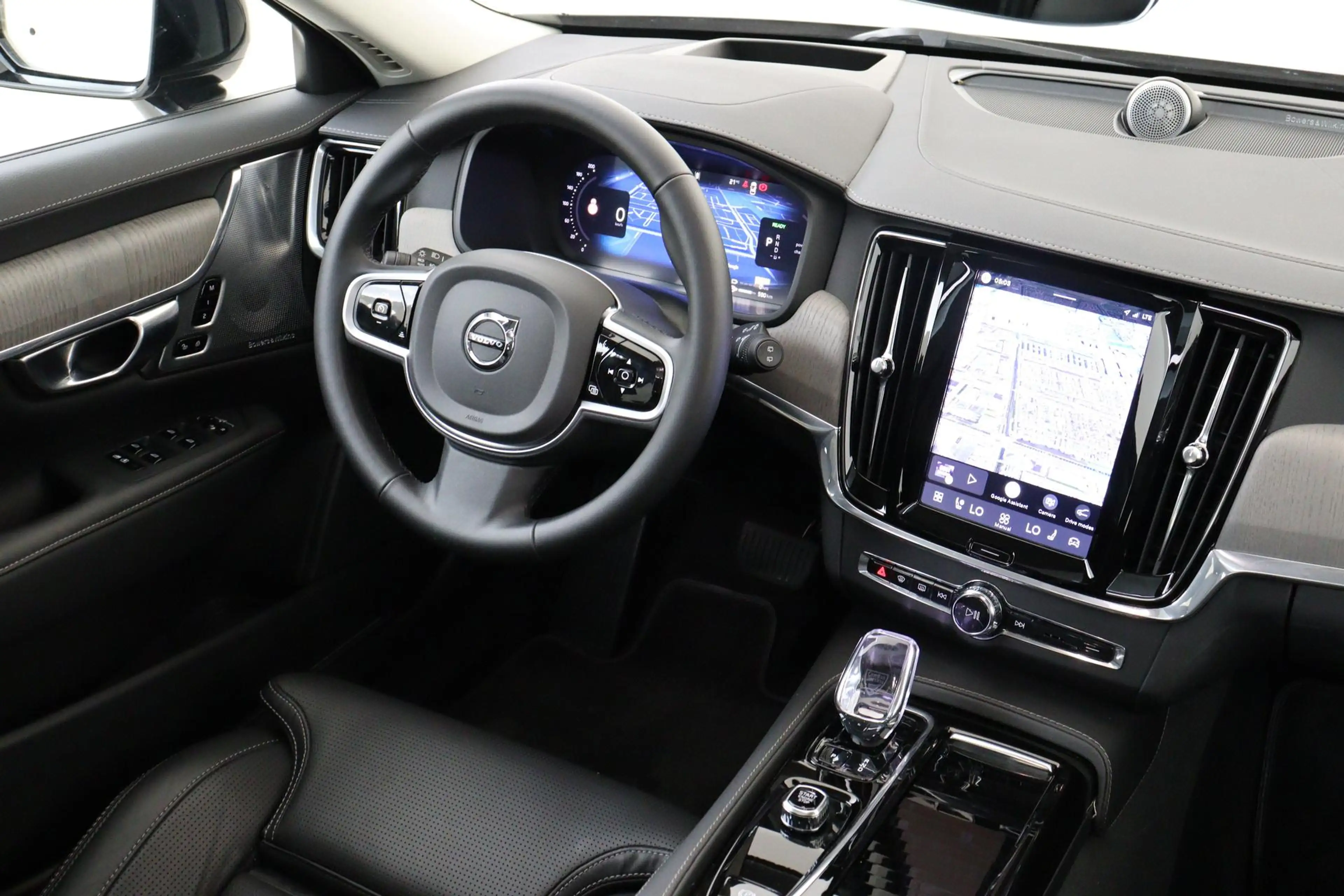 Volvo V90 T8 PLUG-IN HYBRID AWD ULTRA EXECUTIVE EDITION -PAN — photo 6