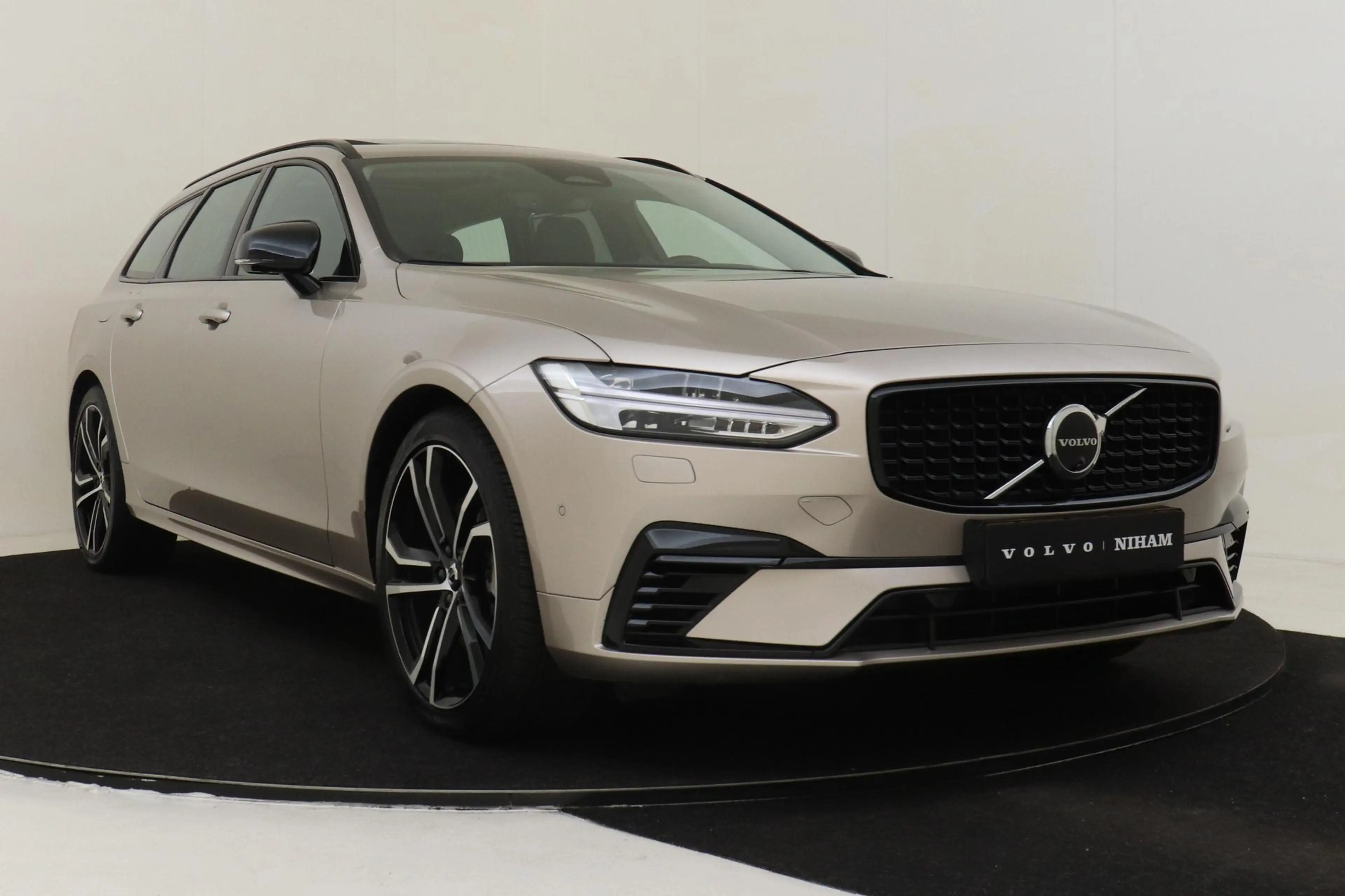 Volvo V90 T8 PLUG-IN HYBRID AWD ULTRA EXECUTIVE EDITION -PAN — photo 11
