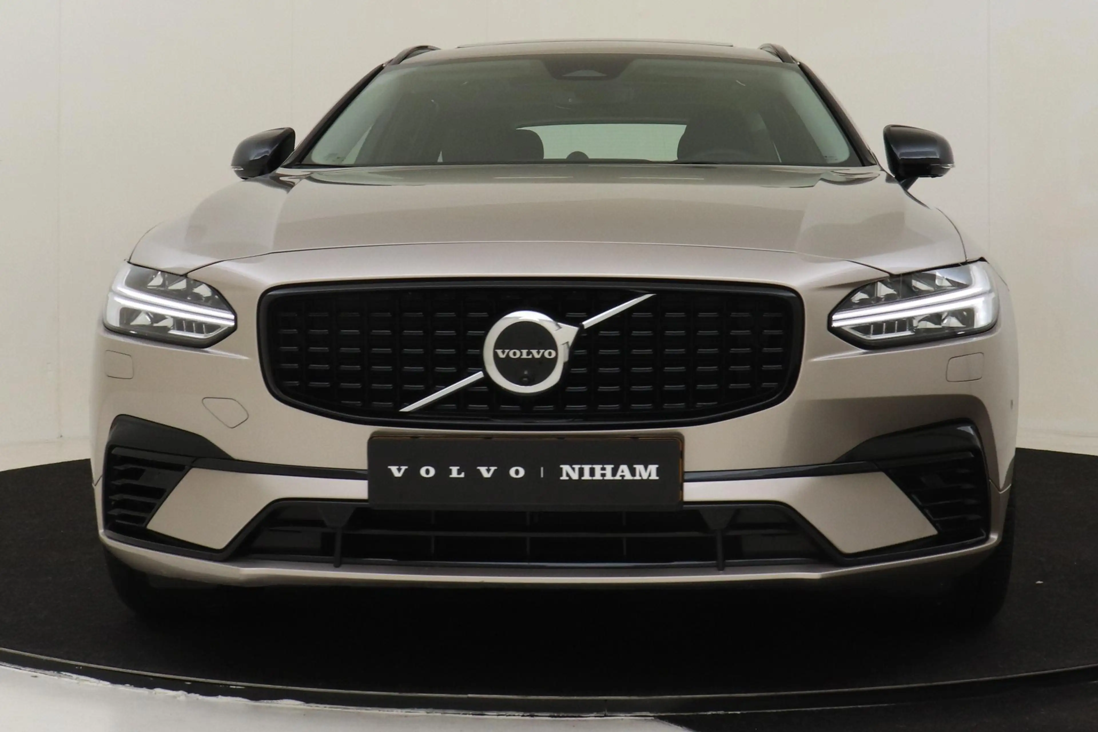 Volvo V90 T8 PLUG-IN HYBRID AWD ULTRA EXECUTIVE EDITION -PAN — photo 9