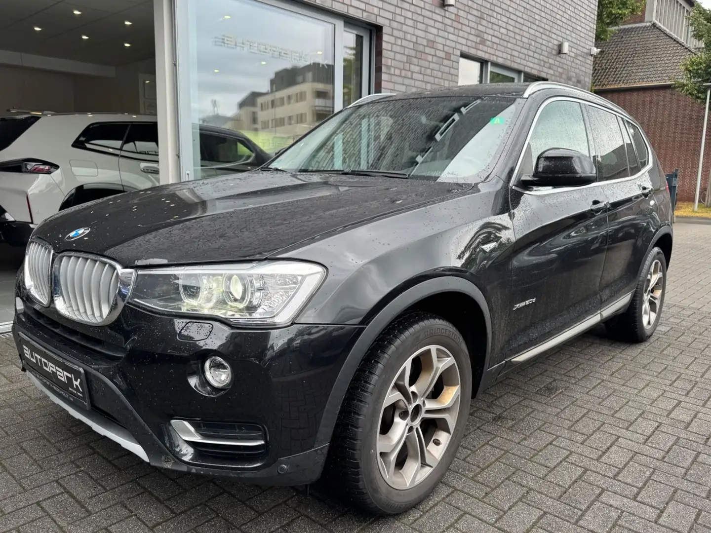 BMW X3 xDrive20d xLine Pano/Kamera/AHK/Leder/8xFach Schwarz - 2