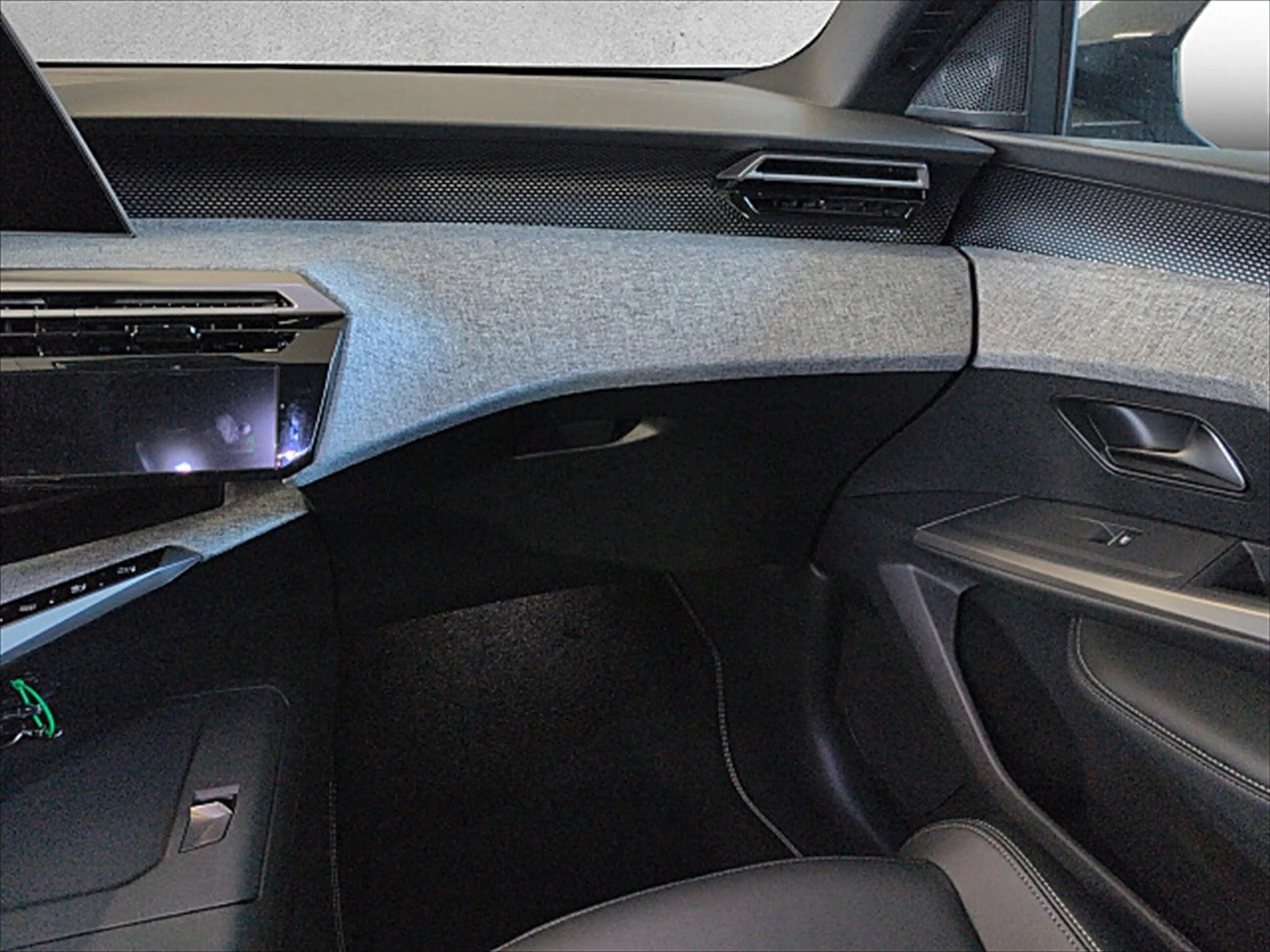 Peugeot 5008 1.2 145 GT ACC LED Navi SHZ 2xKlima Kam. — photo 8