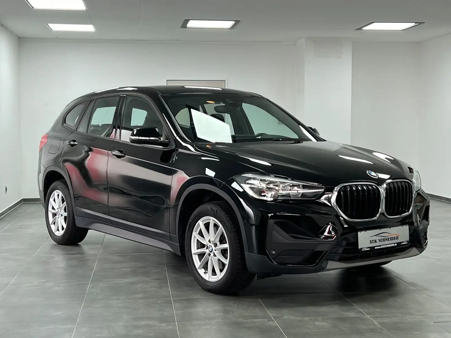 BMW X1 sDrive 18 d Advantage/NAVI/LED/DAB/PDC/TEMP Schwarz - 1