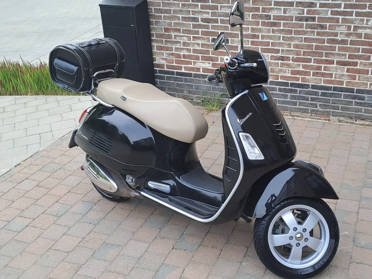 Vespa GTS 250ie Schwarz - 1