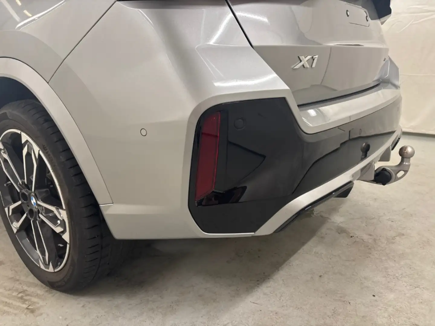 BMW X1 18i M-Sport Sommer19'' AHK PANO AdLED PA Ad-M-Fw. Silber - 2