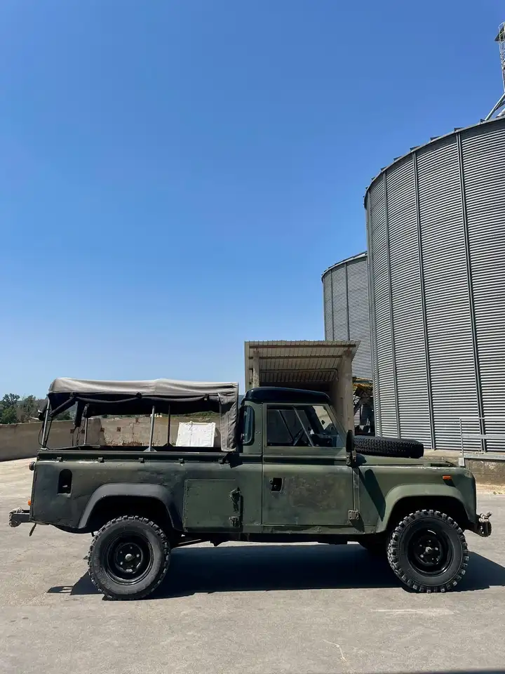 Land Rover Defender 110 2.5 Hard Top, foto 1