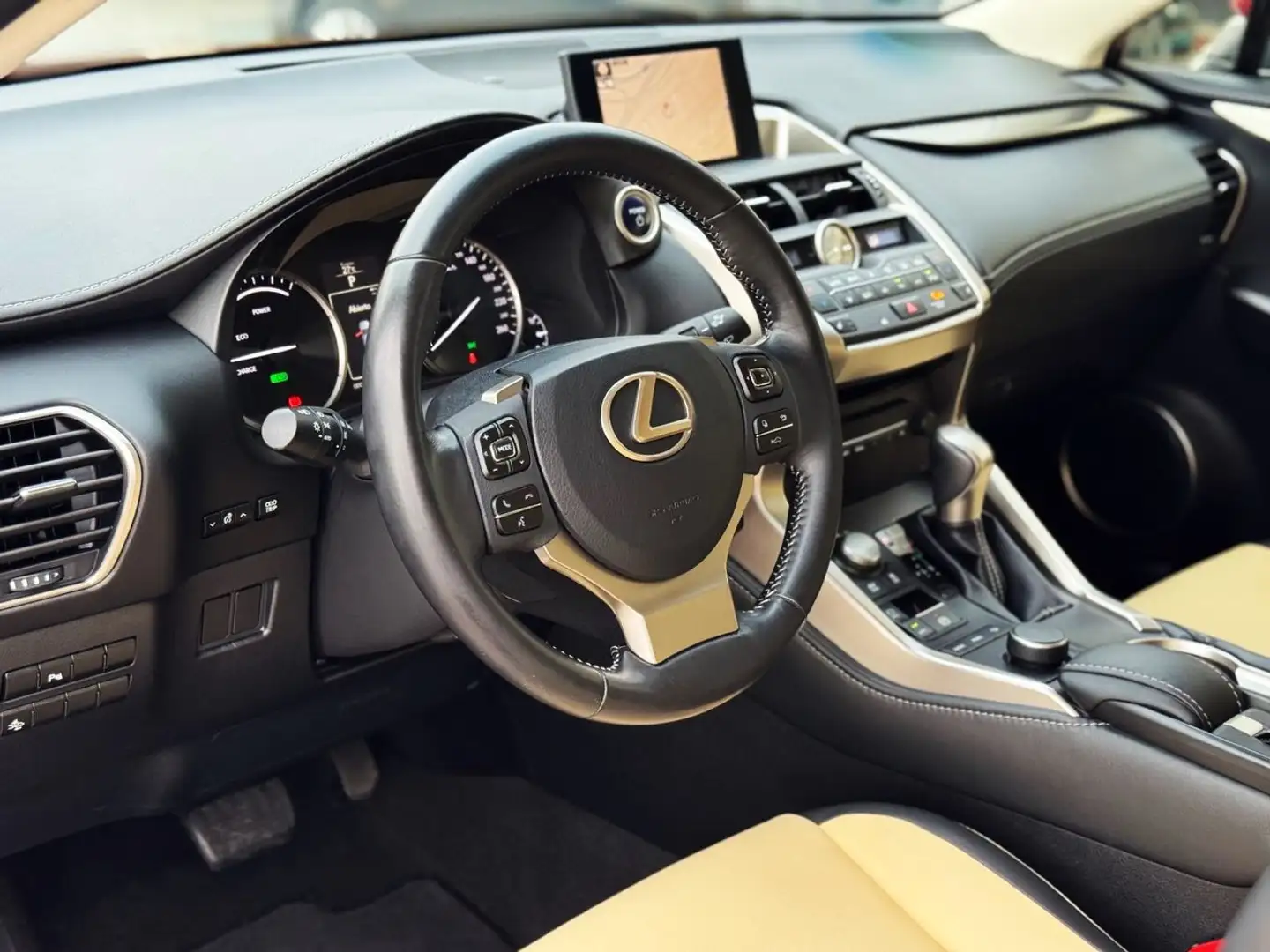 Lexus NX 300 300h Executive 4WD - 2