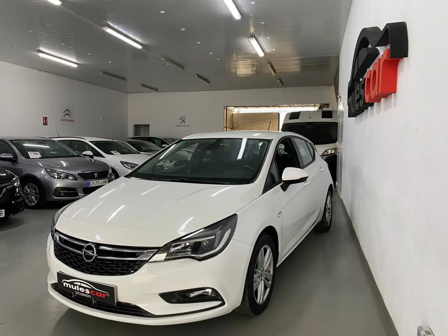 Opel Astra 1.6CDTi Business 110 Blanc - 2