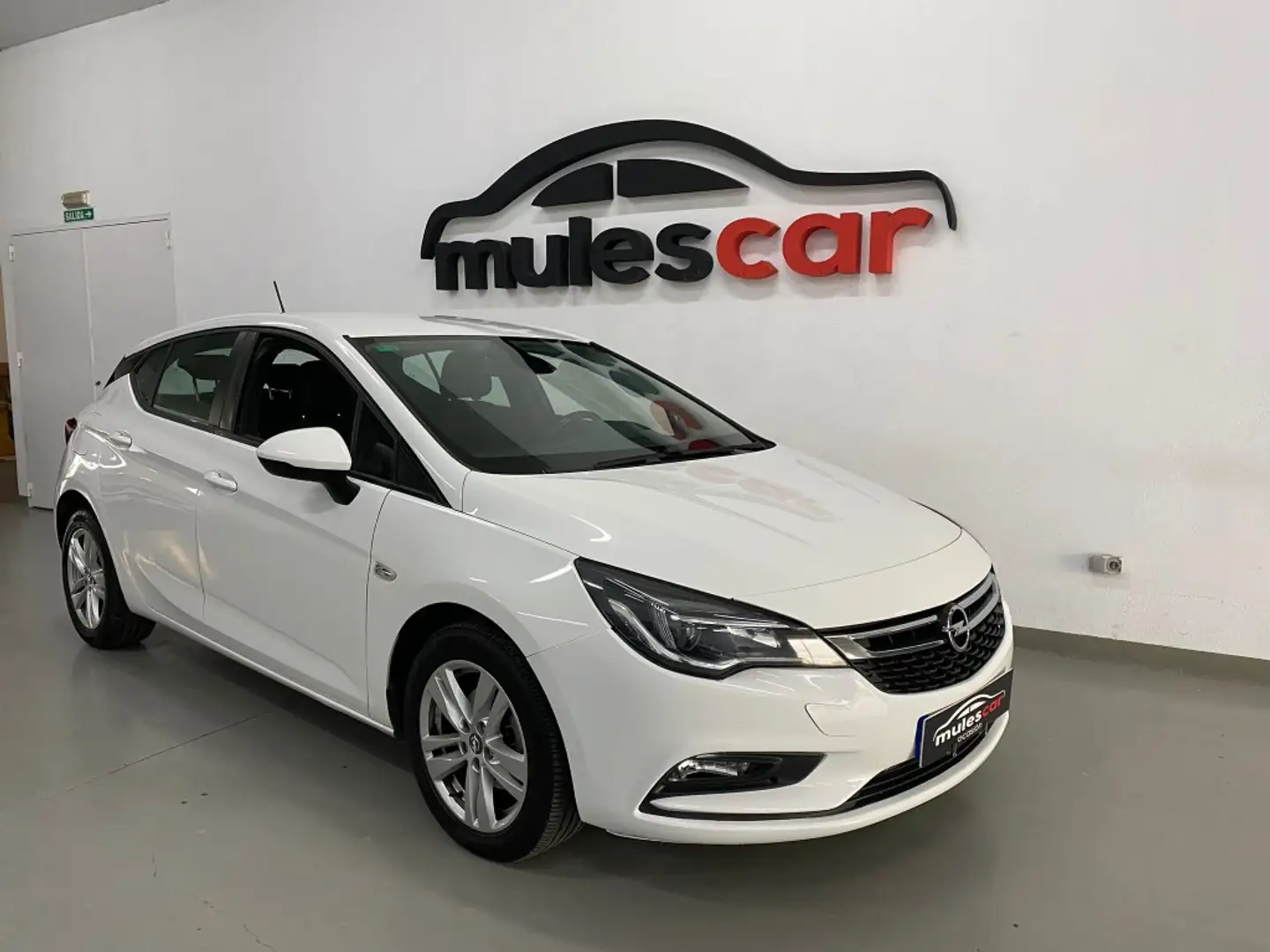 Opel Astra 1.6CDTi Business 110 Blanc - 1