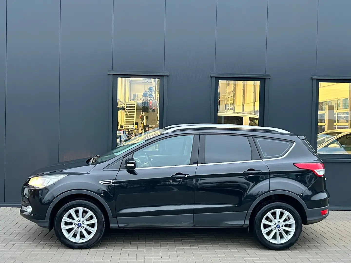 Ford Kuga 1.5 Trend | Lees Tekst!!!! | Zwart - 2