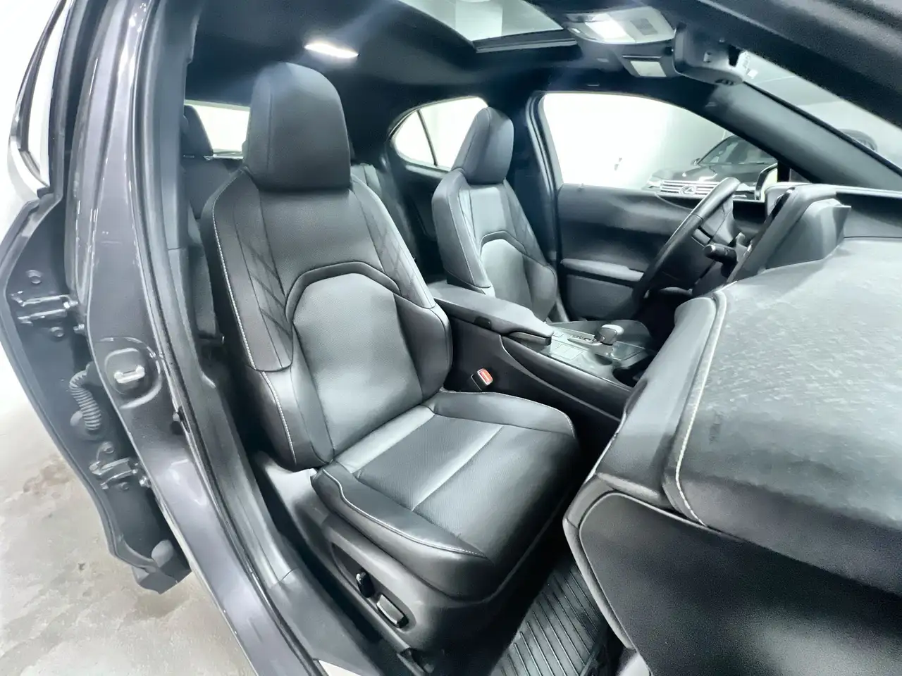 Lexus UX снимка Lexus UX