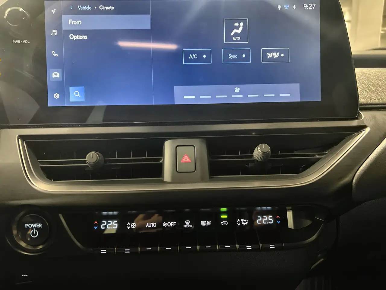 Lexus UX снимка Lexus UX