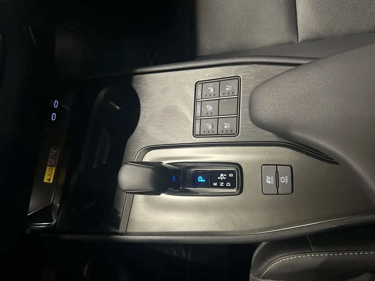 Lexus UX снимка Lexus UX