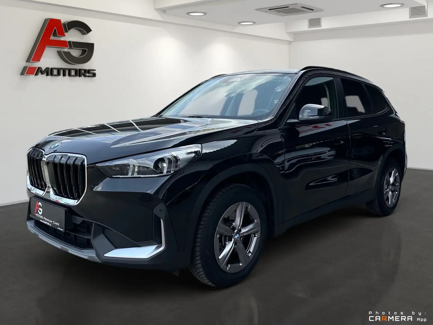 BMW X1 sDrive20i 48V Aut. Černá - 1