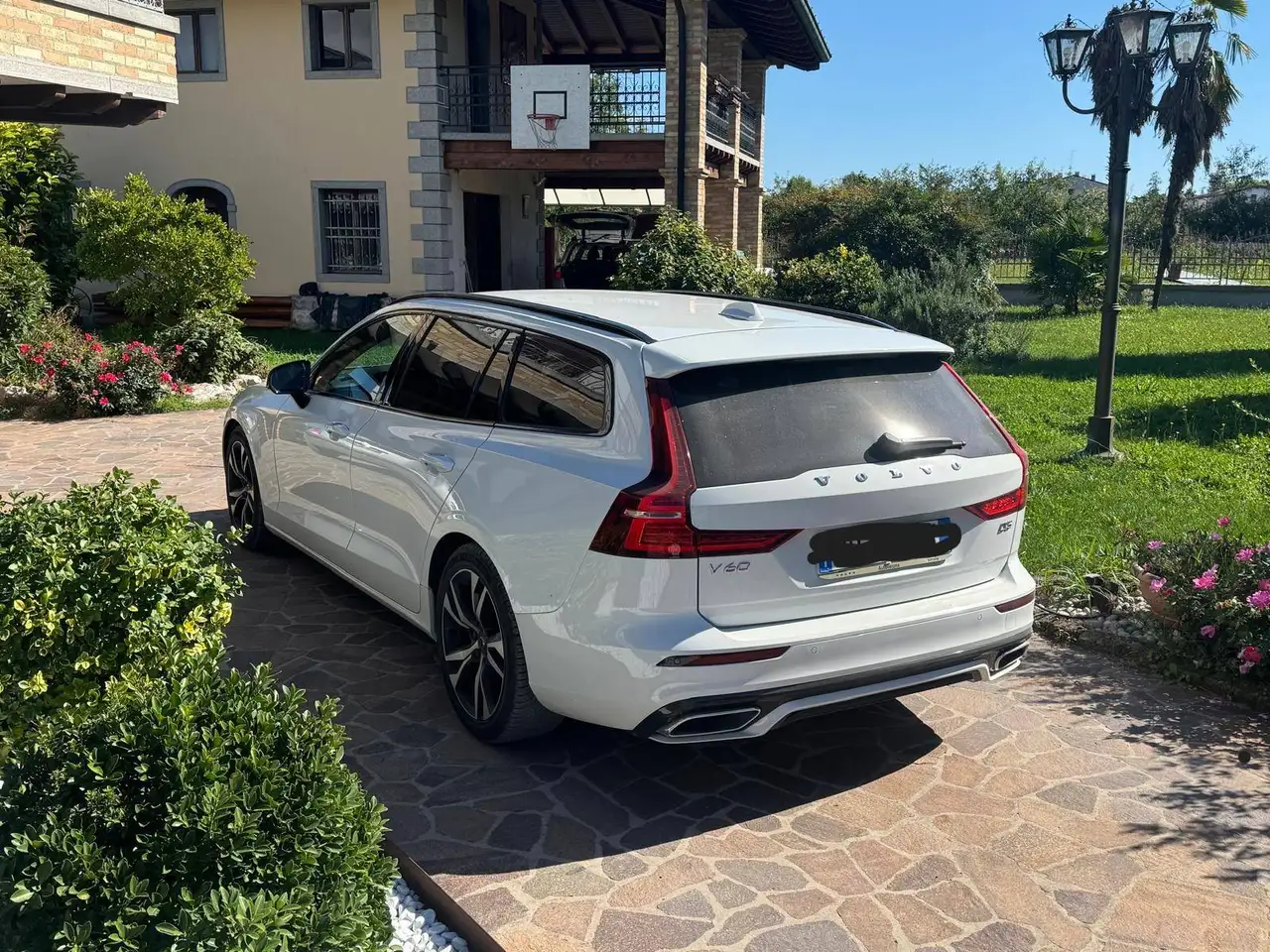 Volvo V60 V60 2.0 d3 R-design — photo 1 of 4