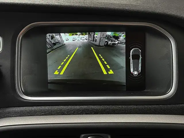 Volvo V40 view 17