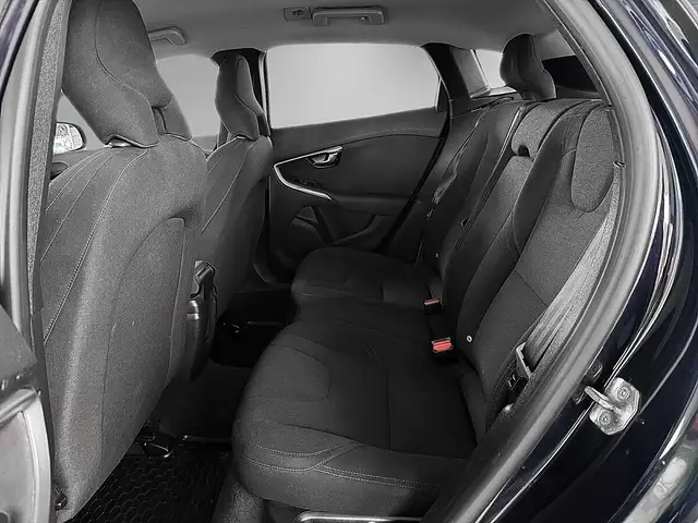 Volvo V40 view 11