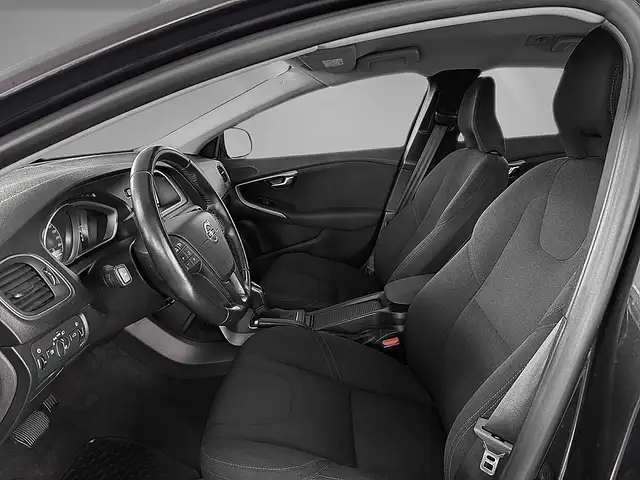 Volvo V40 view 7